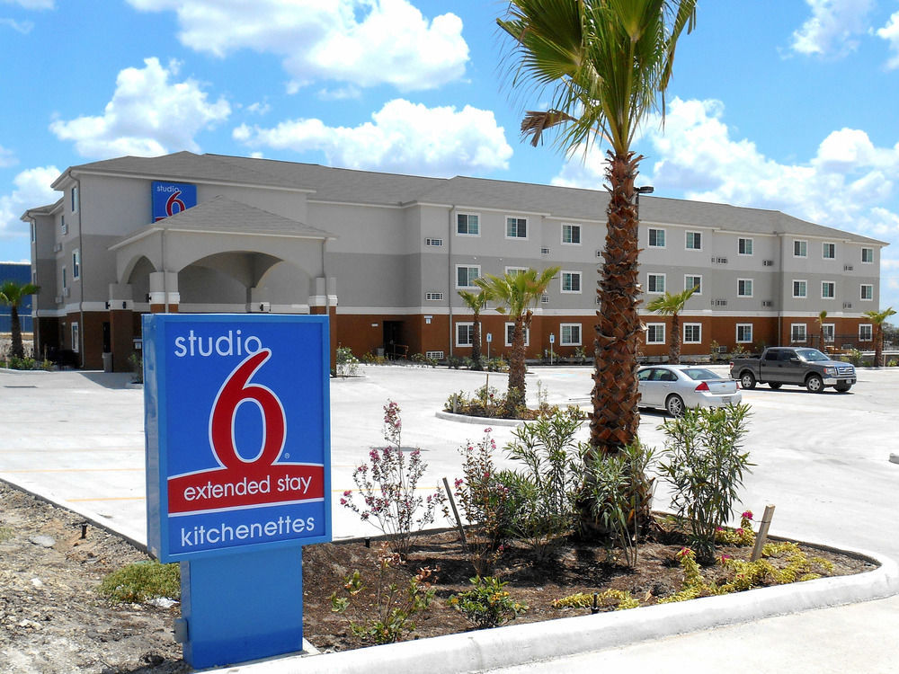 Super 8 By Wyndham Kenedy Motel Exterior photo